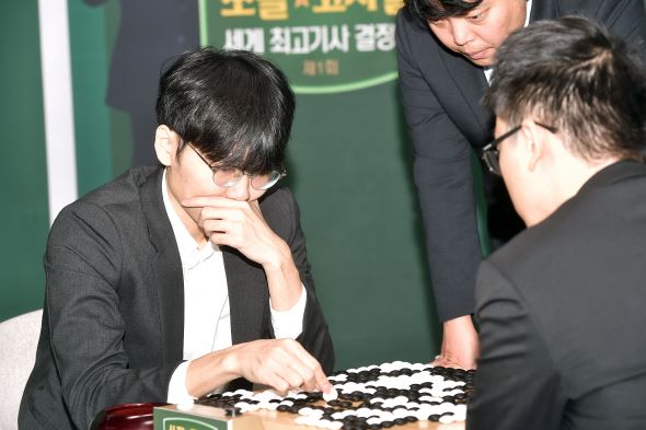 신진서, 쏘팔코사놀 결승 1국서 투샤오위에게 반집패